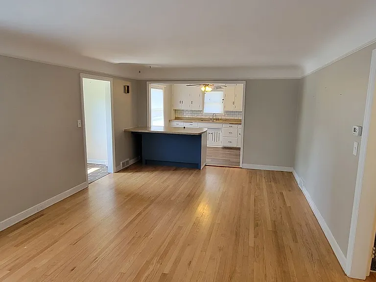 4211 London Rd — Photo 2