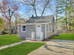 40 W 5th St, Ronkonkoma, NY 11779