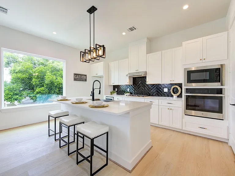 2310 Reinerman St — Photo 30