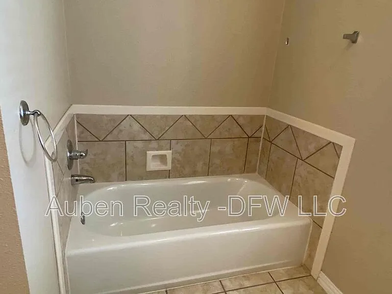 300 E Main St — Photo 22