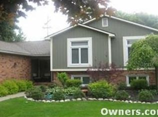 7105 Glenburnie Dr, Clarkston, MI