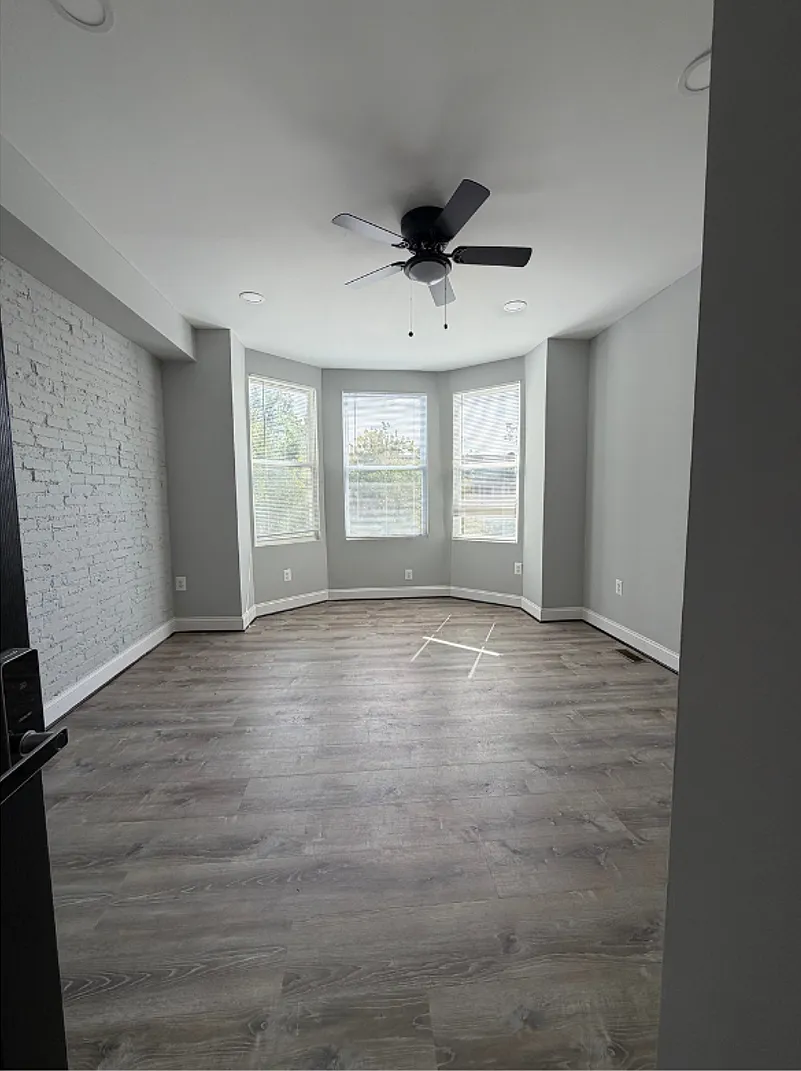 2936 W Mosher Street — Photo 2