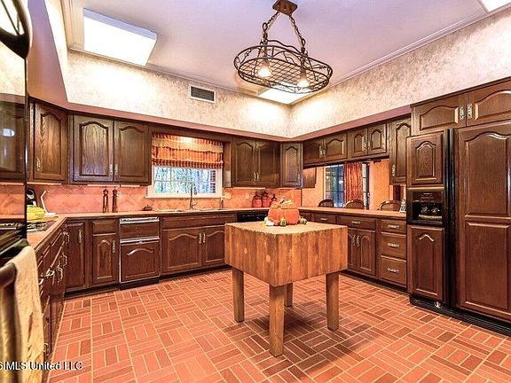 2nd image of 111 Woodhaven Dr