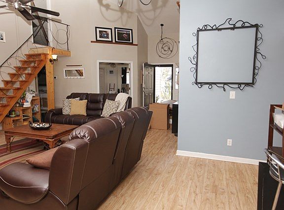 3rd image of 601 Greenwich Dr
