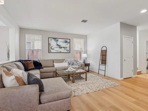 10786 Eagle Ct, Oakland, CA 94603