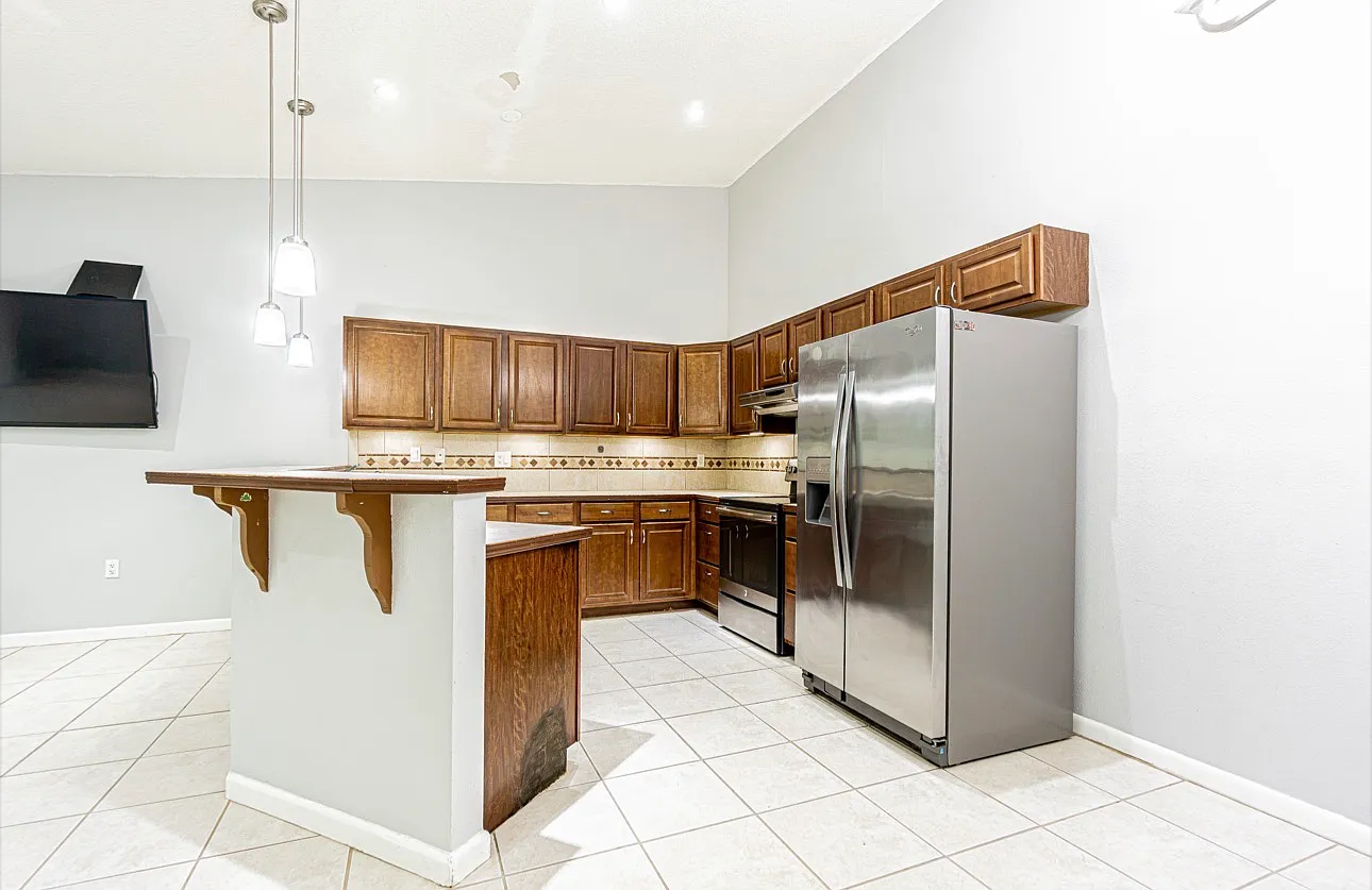 2 bed, 1070 sqft, $1,600 — Photo 2
