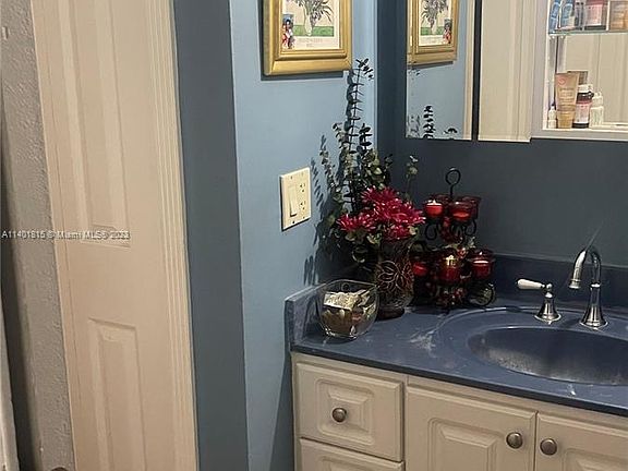 5th image of 1635 W 44th Pl APT 214