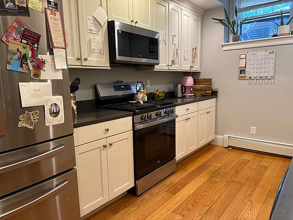 4th image of 10 Greenway Ct APT 7
