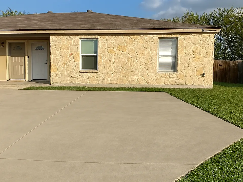 7642 Oak Chase