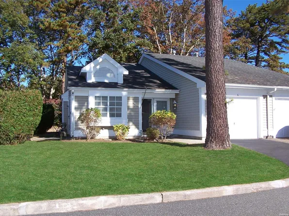 6 Douglaston #6, Ridge, NY 11961