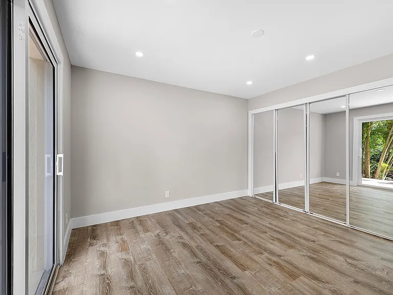 1400 NE 54th St #107 — Photo 21