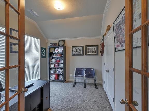 3rd image of 724 Alexandria Ln