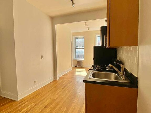 3rd image of 325 Bleecker St APT 2