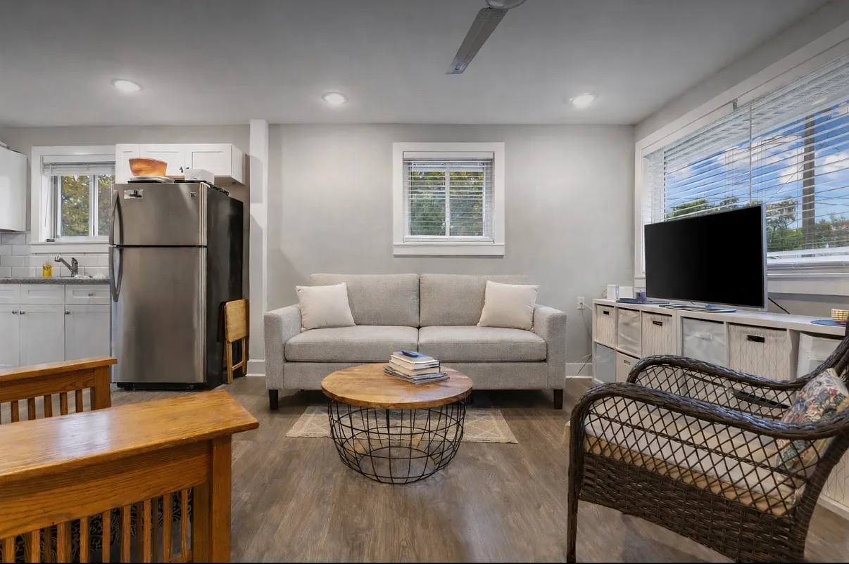 2 bed, 880 sqft, $1,800 — Photo 4