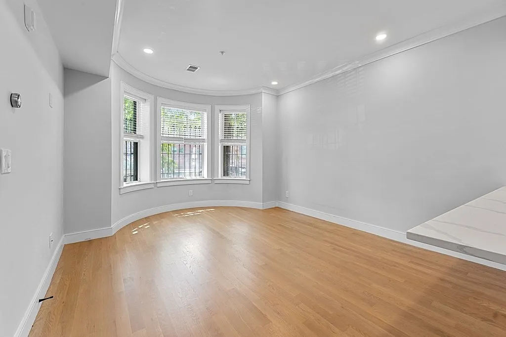 2 bed, 695 sqft, $4,600 — Photo 4