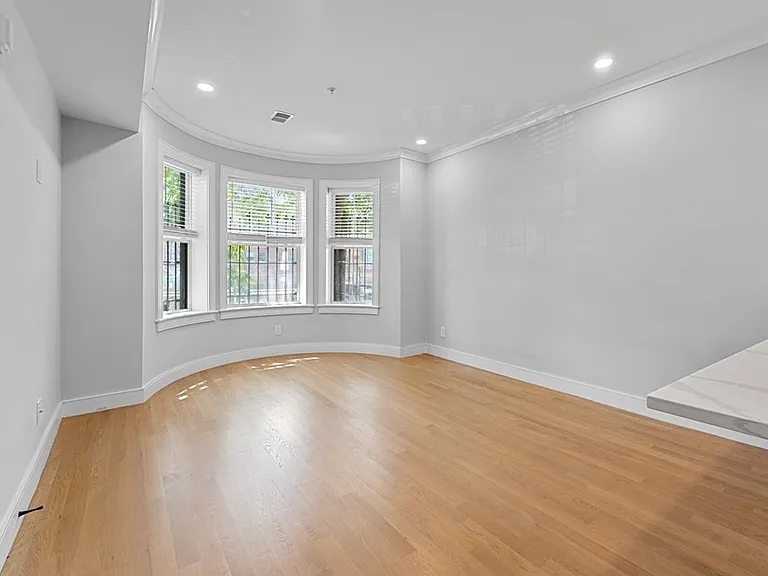 531 Newbury St #1K — Photo 11