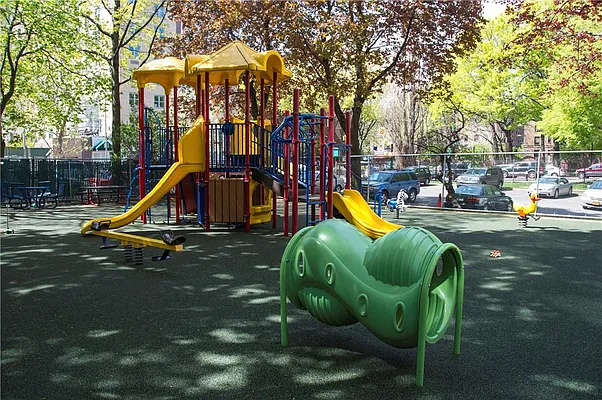 Sold by R New York | media 16