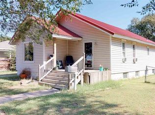 206 S 4th St, Davis, OK 73030