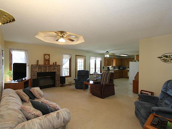 3rd image of 107 Oak Dr