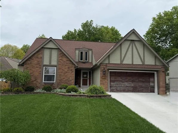 528 SE Country Ln, Lees Summit, MO 64063