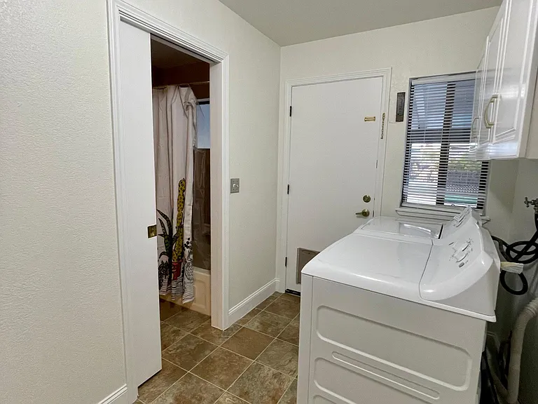 3640 Elizabeth Way — Photo 22