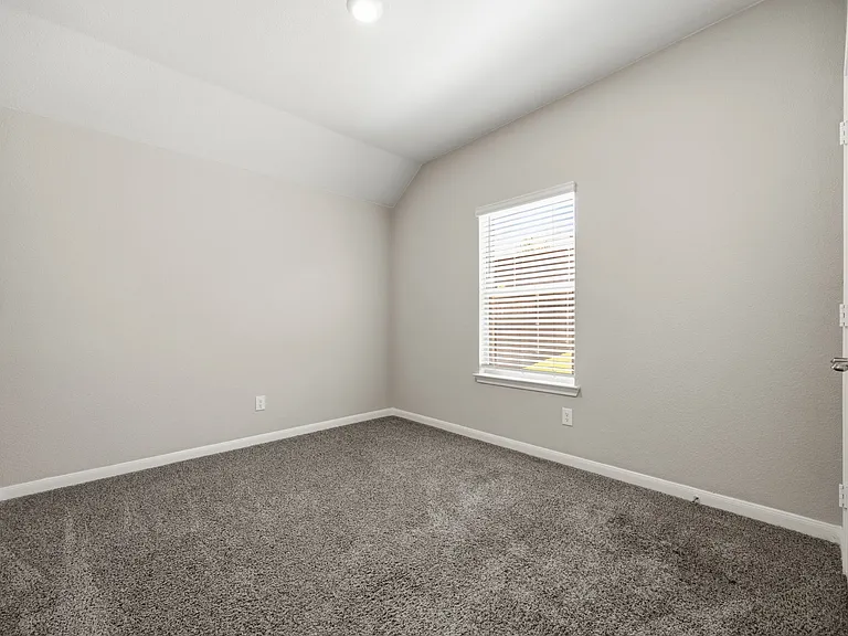 3921 Oak Creek Cir — Photo 21