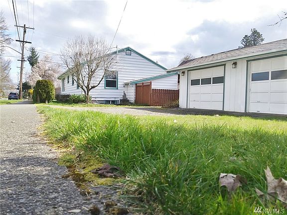 3rd image of 703 Sawyer St SE