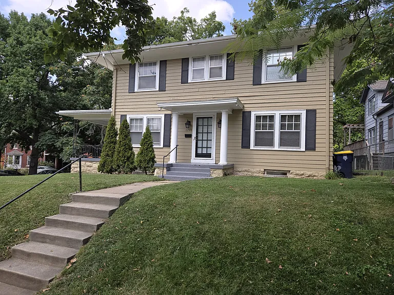 1718 W 40th St — Photo 33