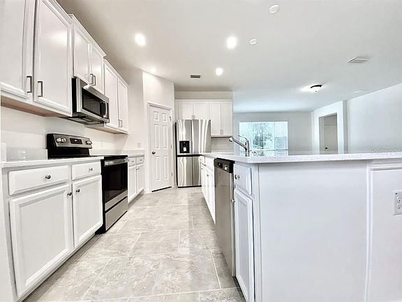 5th image of 924 AVENAL LANE