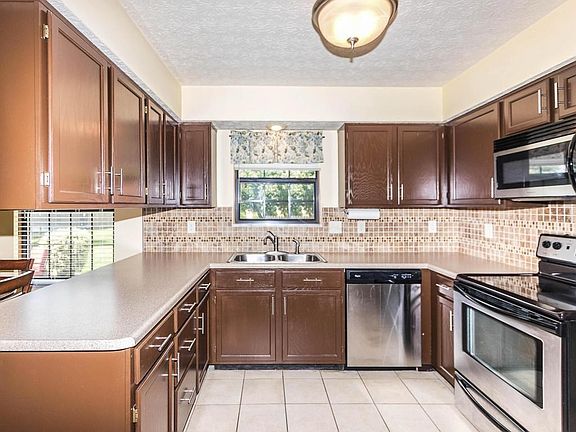 5th image of 560 Legacy Dr