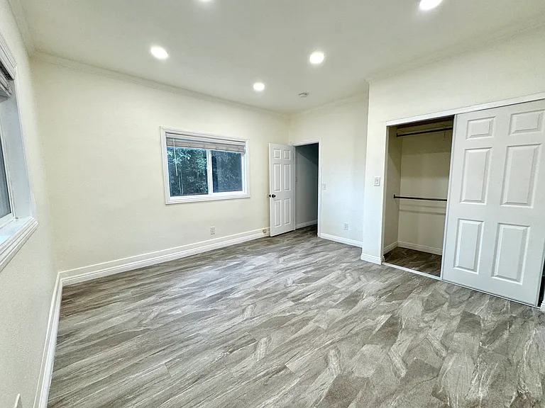Bedroom showing closet