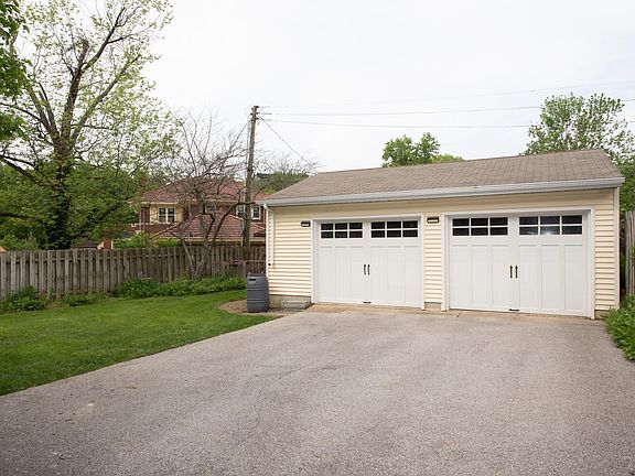 3rd image of 857 Shawnee Ave