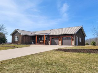 E7272 Nicolai Rd, Manawa, WI 54949