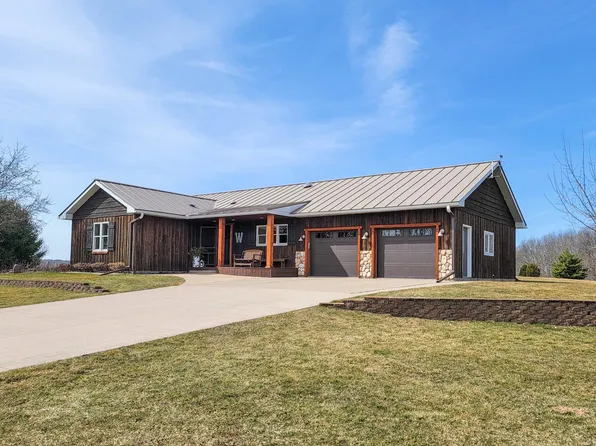 E7272 Nicolai Rd, Manawa, WI 54949
