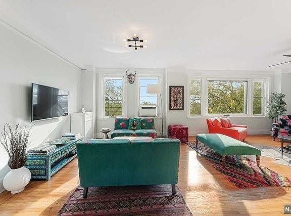 5th image of 363-377 Mount Prospect Ave