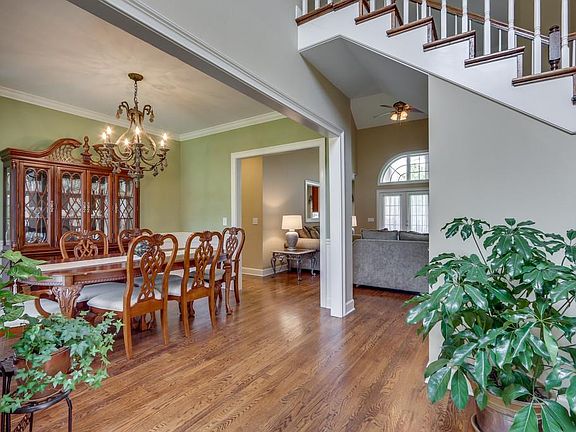 3rd image of 2118 Woodcliff Dr