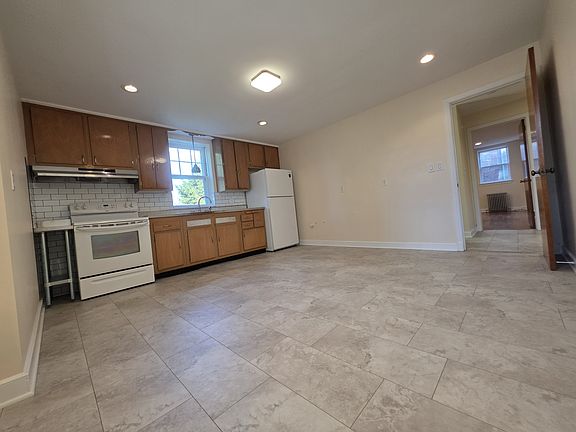 5th image of 19 Highland Ave #2