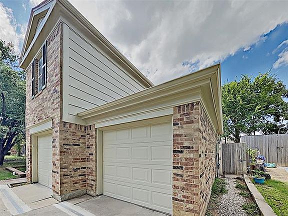 2nd image of 211 Wooddale Dr