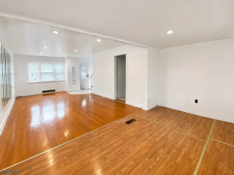 3 bed, 1.5 bath, $3,800 — Photo 3