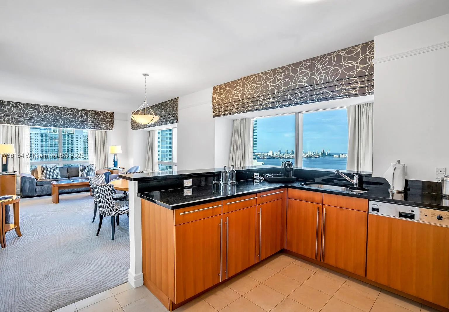 Millennium Tower Condomin — Photo 1
