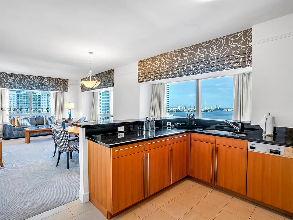 1435 Brickell Ave #3607
