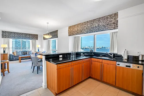 1435 Brickell Ave Photo 1