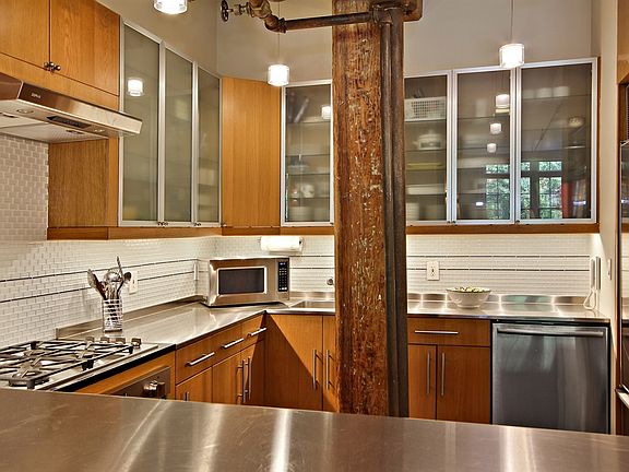 5th image of 140 Thompson St APT 2F