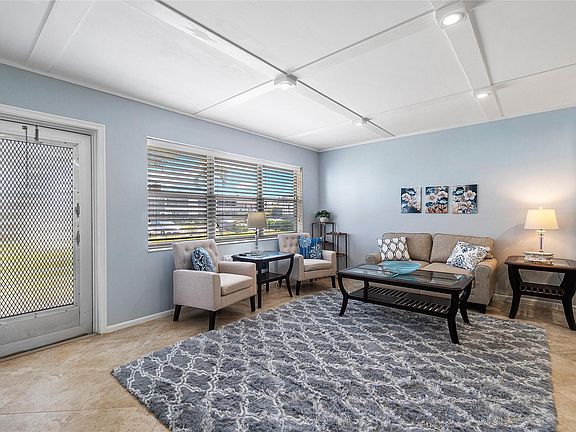 4th image of 221 Camden #J