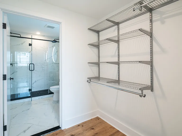 2621 W Oxford St #306 — Photo 9