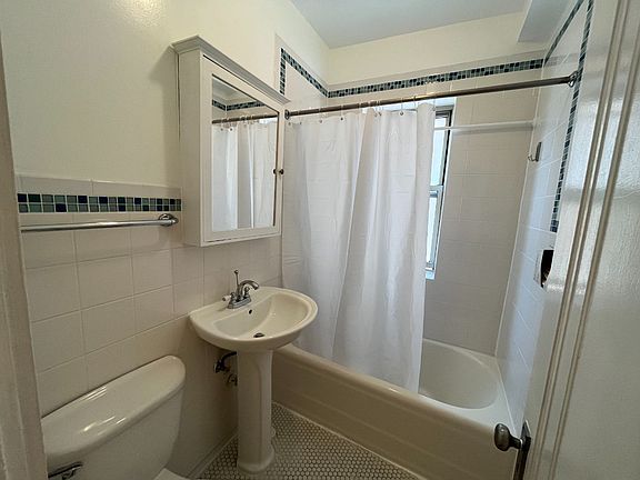 4th image of 6131 N Hoyne Ave #1