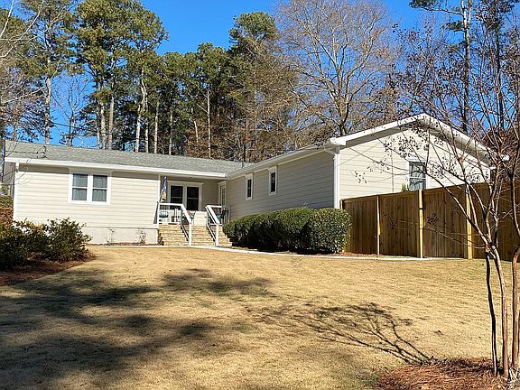 3rd image of 3458 Sabrina Ct NE