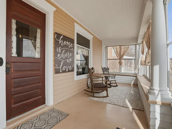 212 S Chestnut St, Monticello, IA 52310