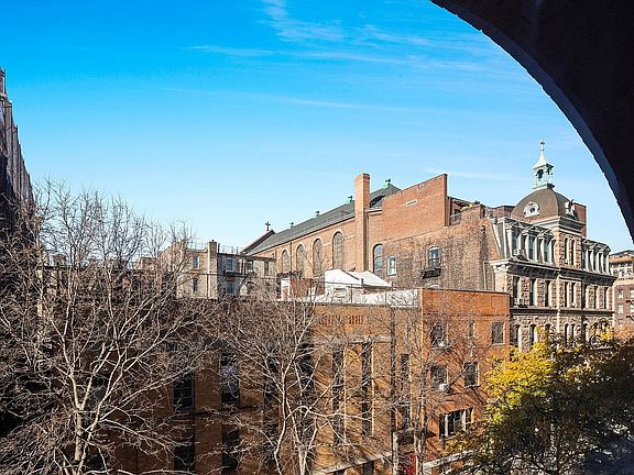 2nd image of 140 Thompson St APT 3A