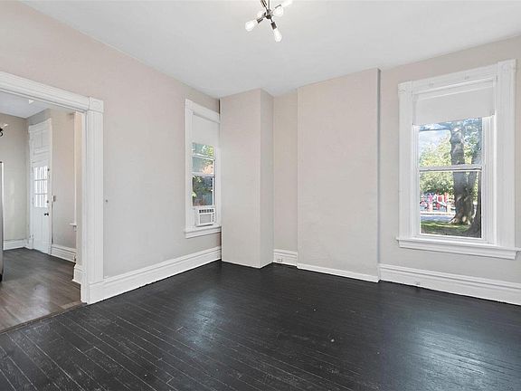 4th image of 4209 Iowa Ave